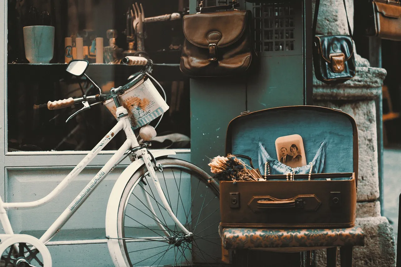 Blog 11 The Most Valuable Vintage Items Found at Flea Markets